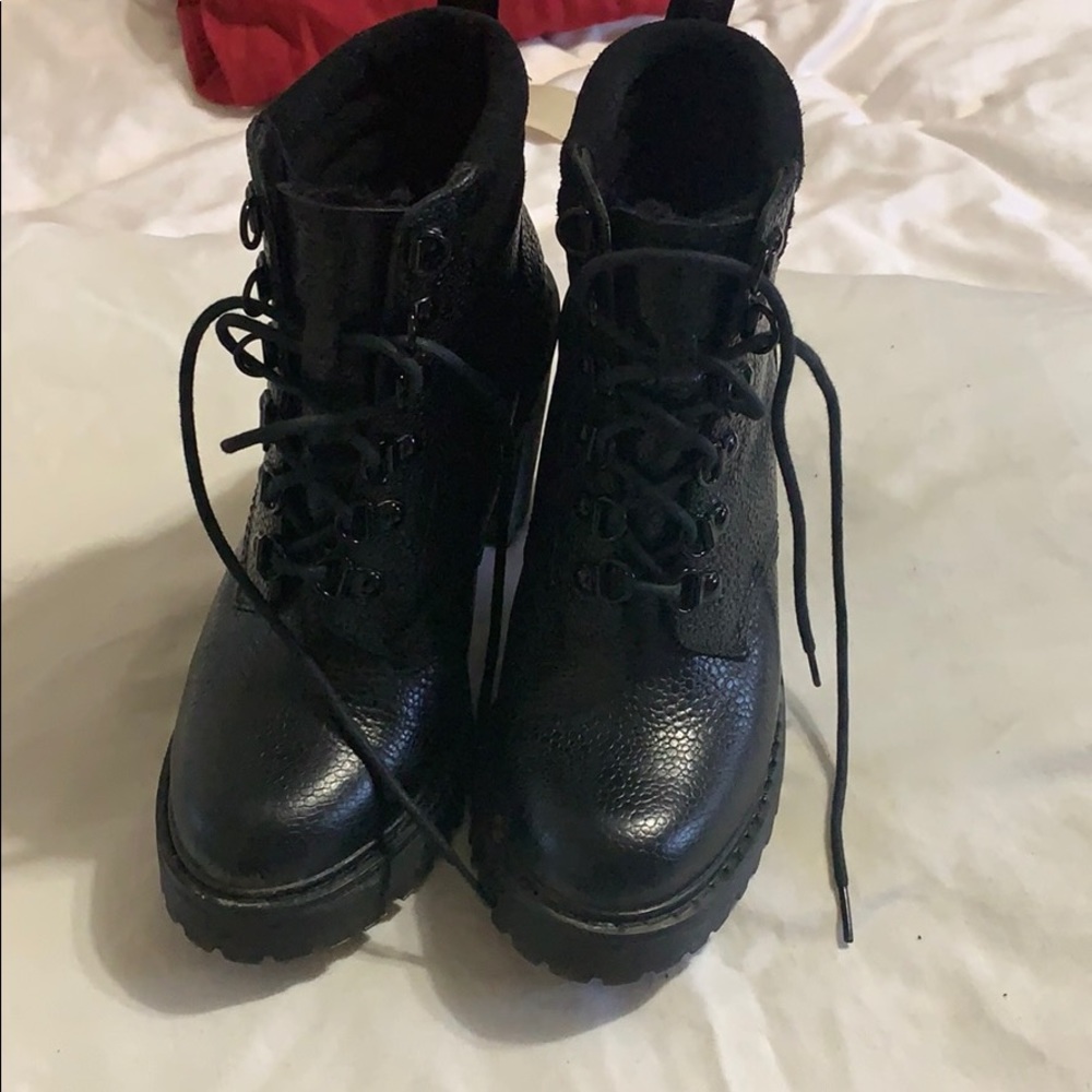 Shoe